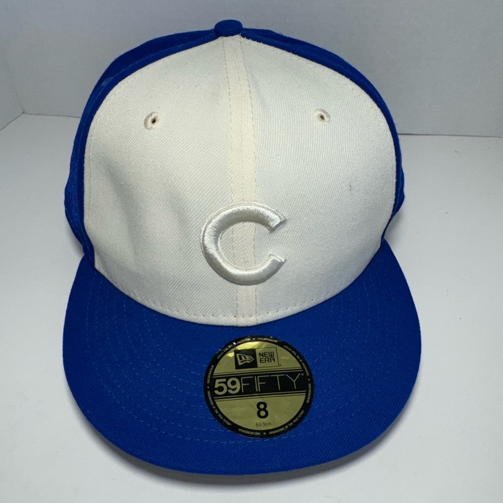 NEW ERA BASEBALL HAT. FITTED, NEW WITH SOME TAGS.